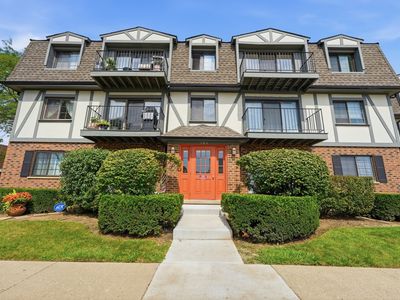 102 Steeple Dr APT B, Buffalo Grove, IL, 60089