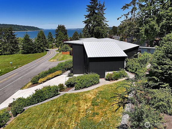 3rd image of 1649 Stewart Road