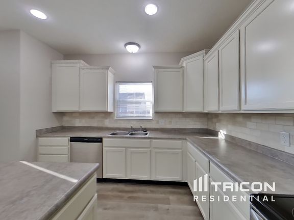 5th image of 1146 W Limestone Way