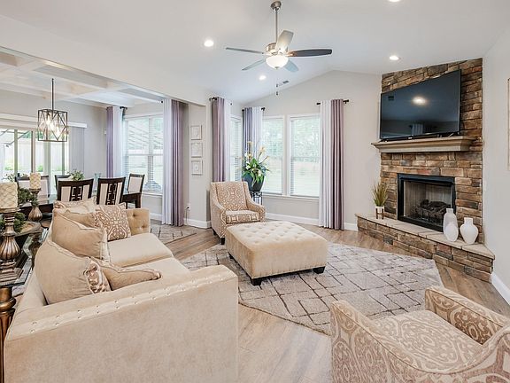 2nd image of 599 Forden Dr
