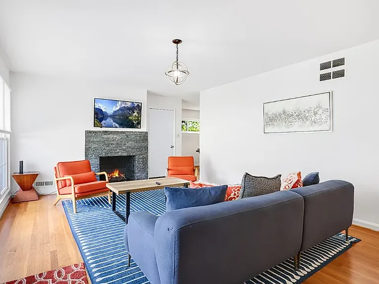 9724 Admiralty Dr — Photo 3