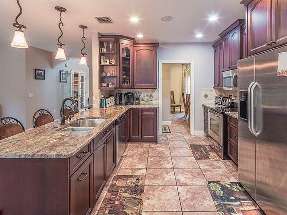 4th image of 714 S Lake Florence Dr