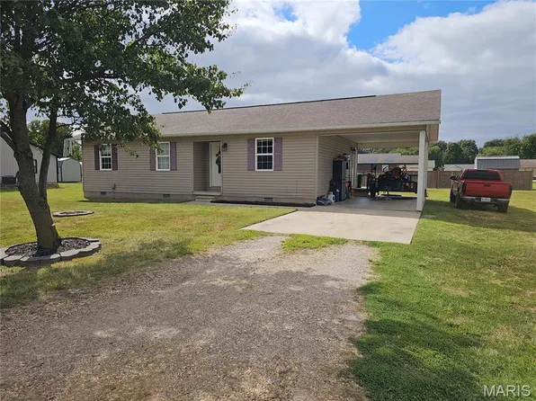 102 McNair St, Dexter, MO 63841