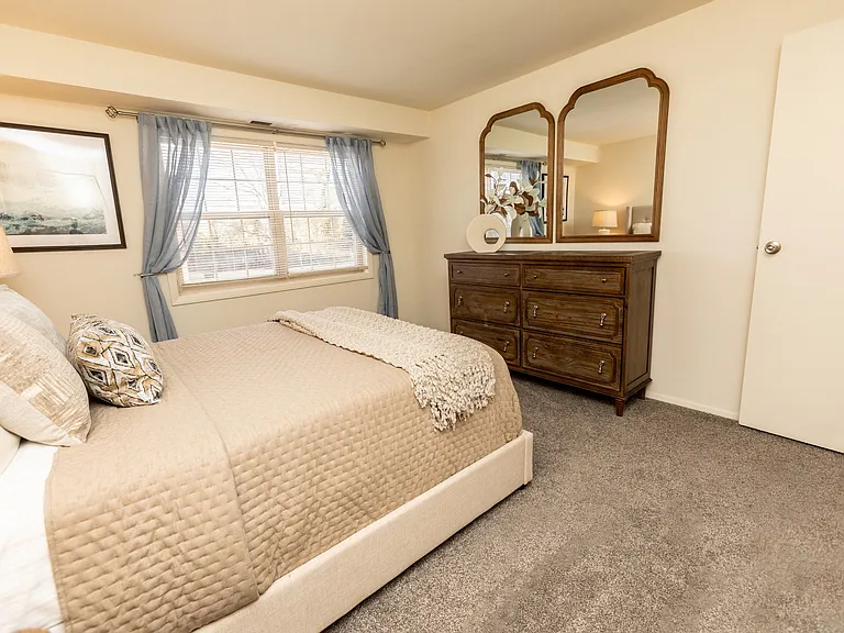 Traditional bedroom at Seminary Roundtop Apartments in Lutherville-Timonium