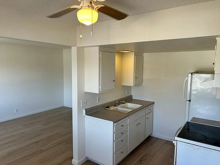 630 Maple St — Photo 3