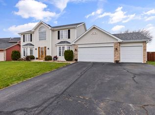 1954 Lakindale Dr, Machesney Park, IL 61115