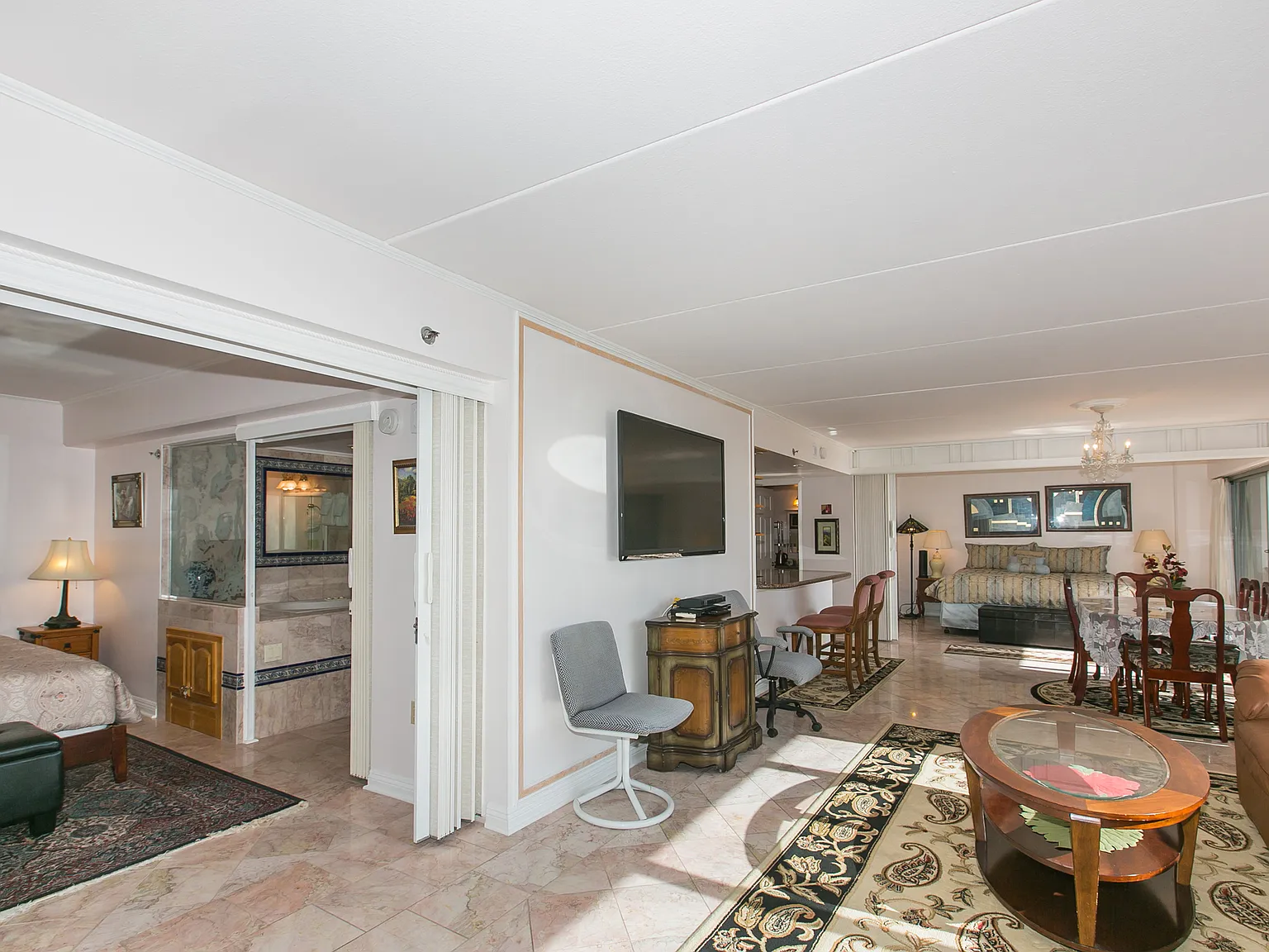 2 bed, 1000 sqft, $5,500 — Photo 3