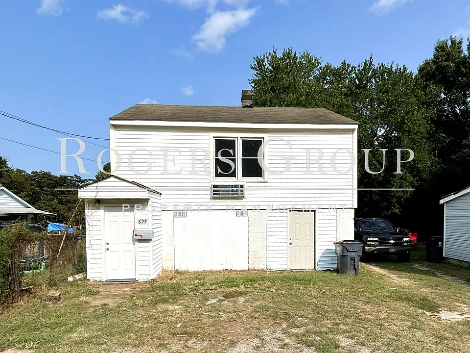 825 Elm St