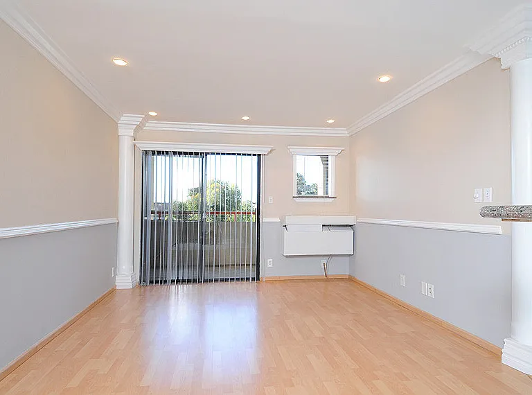 Carmel Heights Apts — Photo 16