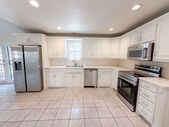 2nd image of 404 Vincent St