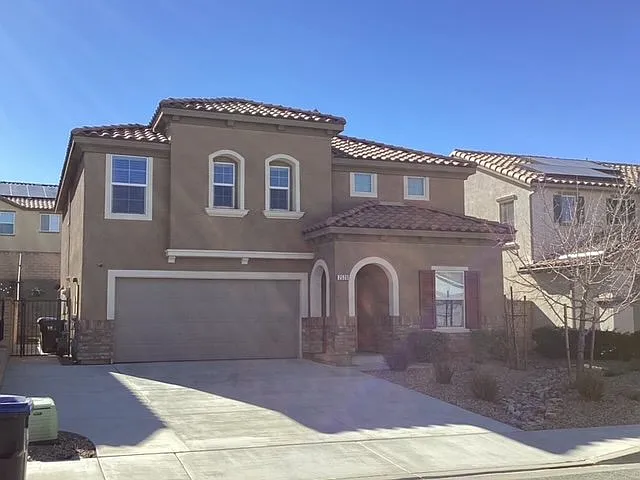 2520 Mulberry Ln — Photo 2