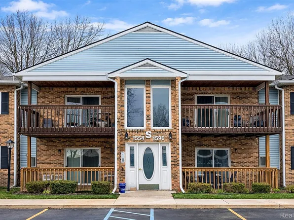 1584 Shoemaker Dr, Westland, MI 48185