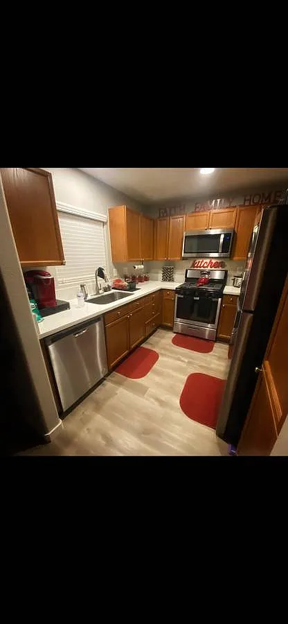 3 bed, 2.5 bath, 1370 sqft, $1,000 — Photo 4