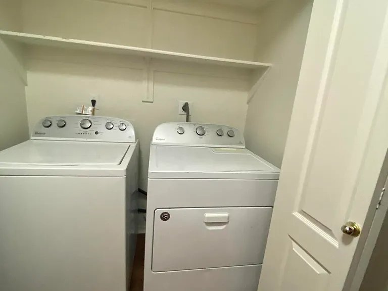 1704 E Pontiac Dr — Photo 17