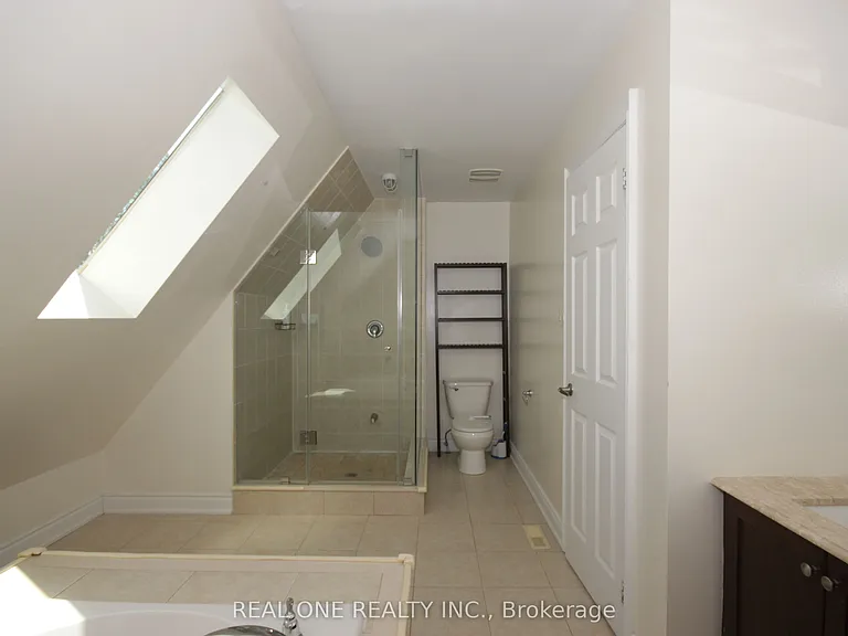 7 Slingsby Ln — Photo 24