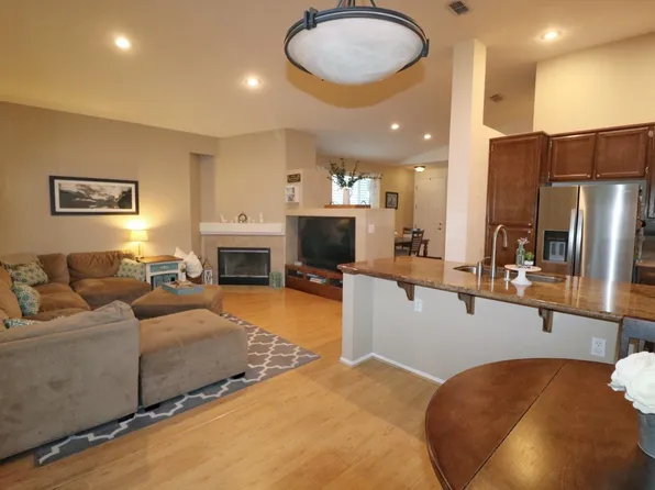 641 Farridge Dr, Roseville, CA 95678