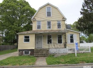 16 Rhodes Ln, West Hempstead, NY 11552