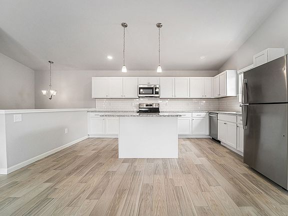 5th image of 4447 Pine Creek Dr