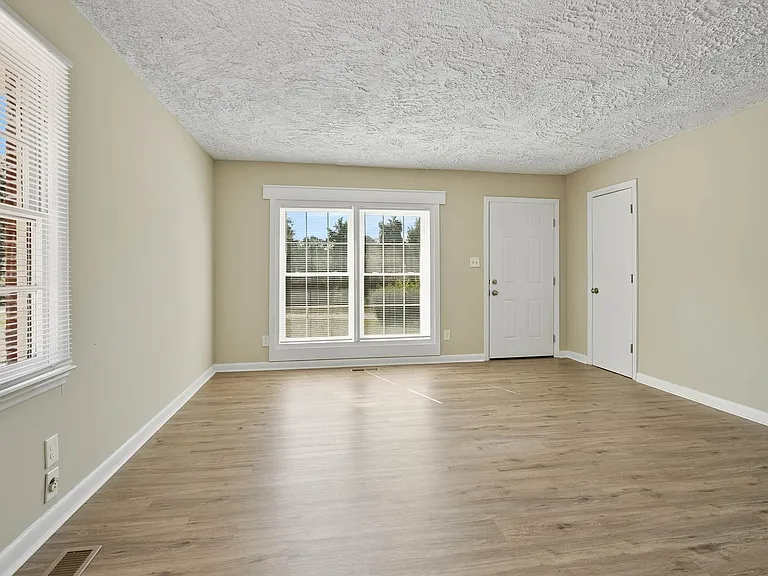 709 Shambrey St — Photo 8