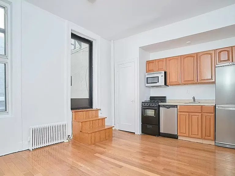 300 E 61st St #2-E — Photo 2