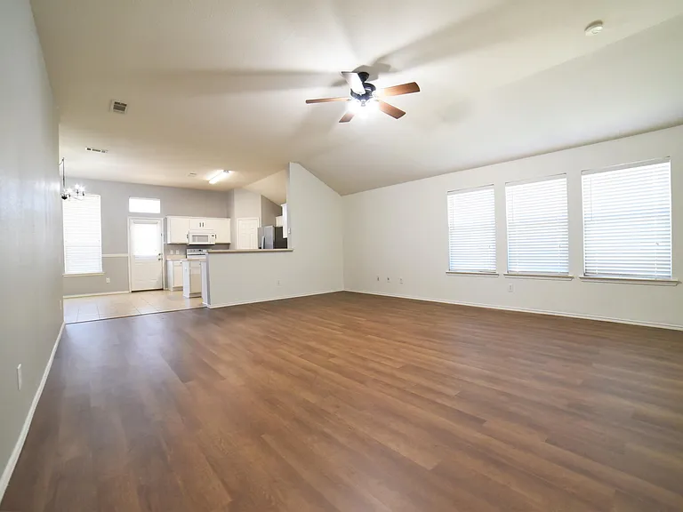 208 Meadow Lark Ln — Photo 11