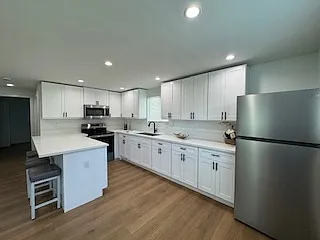 Building Photo - 816 3/4 E 87th Pl