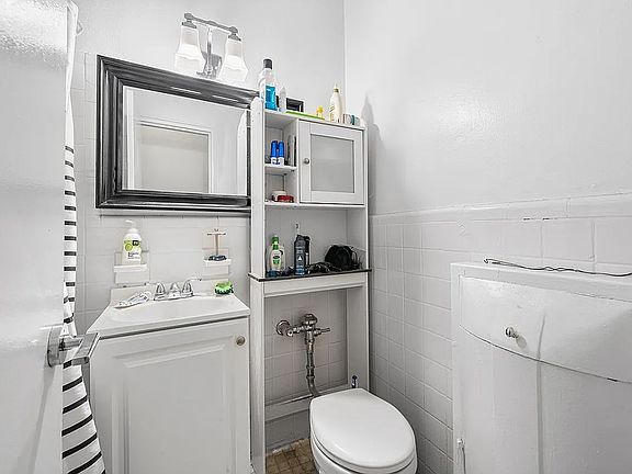 4th image of 313 E 89th St APT 2C