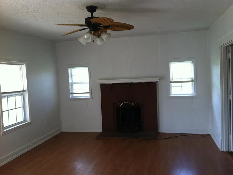 1403 Maple Ave — Photo 3