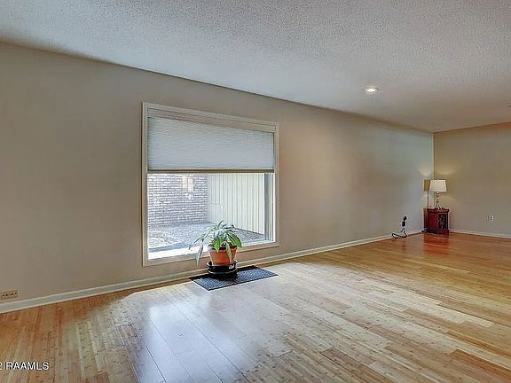 5th image of 1230 Hugh Wallis Rd S