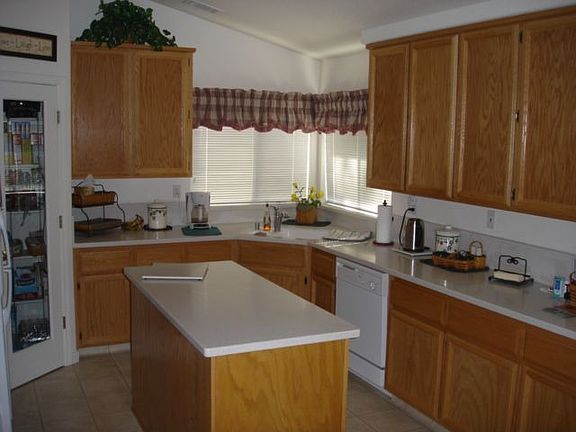 Large kitchen w/Kerrock countertops