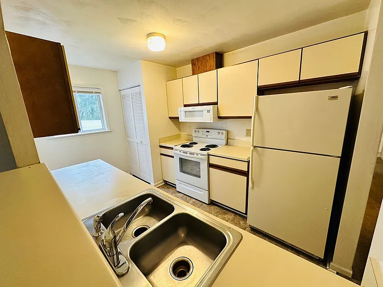 401A Berryfield Ln — Photo 4