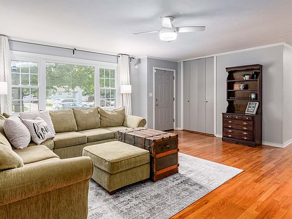 3rd image of 1536 Crestwood Blvd