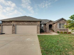 1211 N Farmington Dr, Ozark, MO 65721