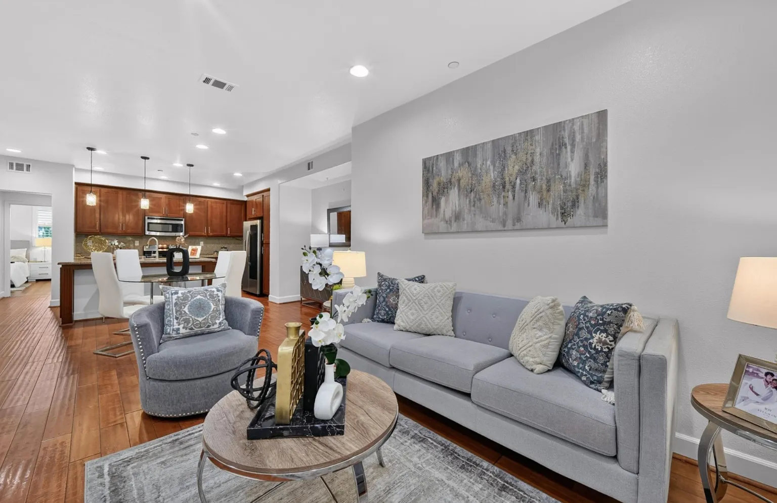 4 bed, 1500 sqft, $4,100 — Photo 2