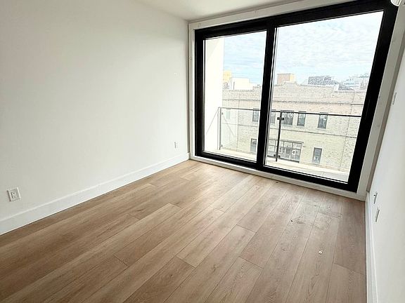 4th image of 23-33 Astoria Blvd #3A