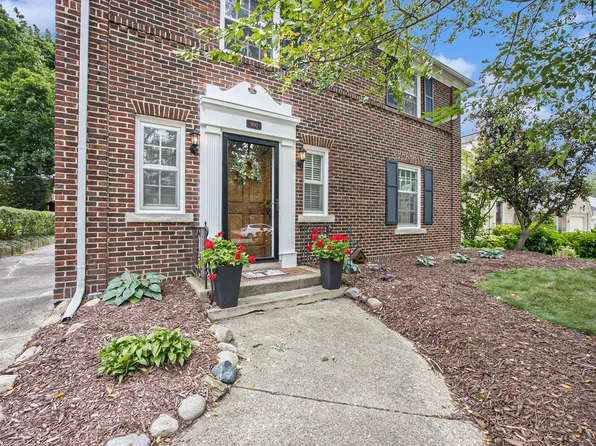 900 Iroquois Dr SE, Grand Rapids, MI 49506