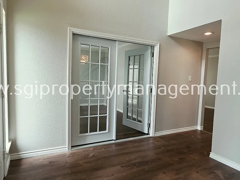 1513 Lodengreen Ct — Photo 2