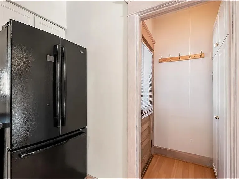 145 W Brookdale St — Photo 10