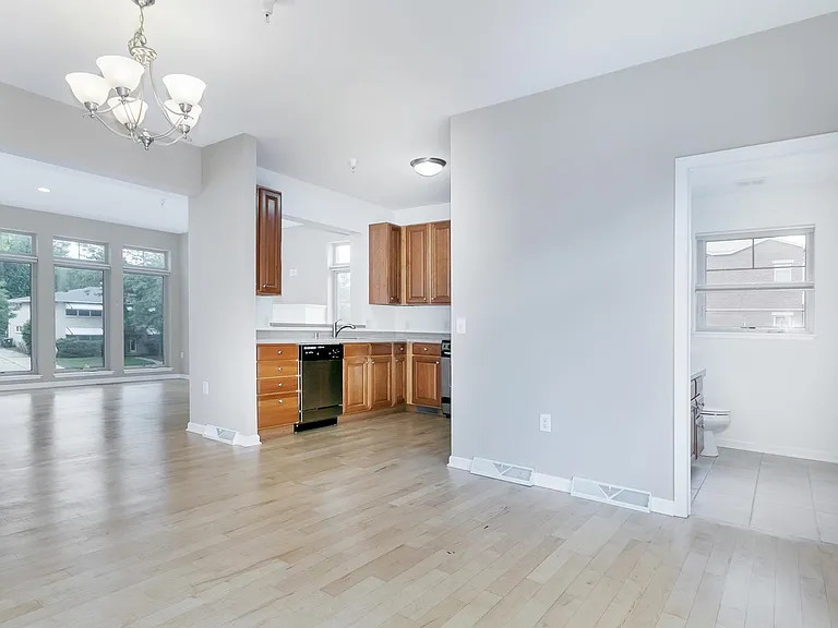 602 N Midvale Blvd — Photo 8