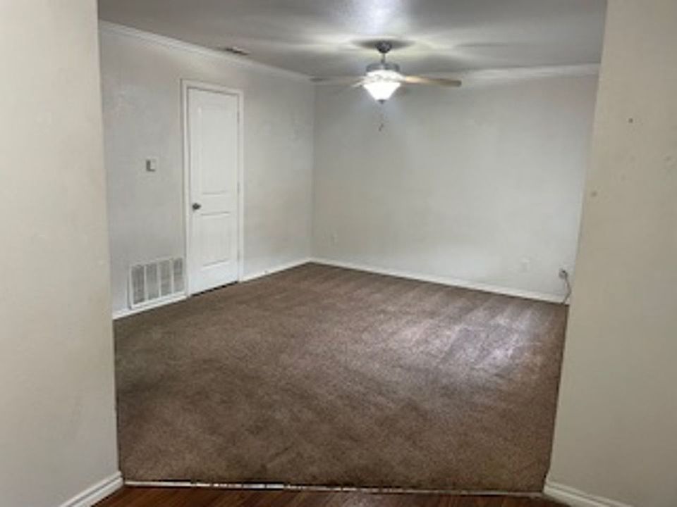 1st image of 355 W Oak St