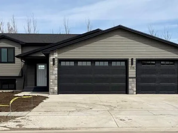 1115 34th Ave NE, Aberdeen, SD 57401