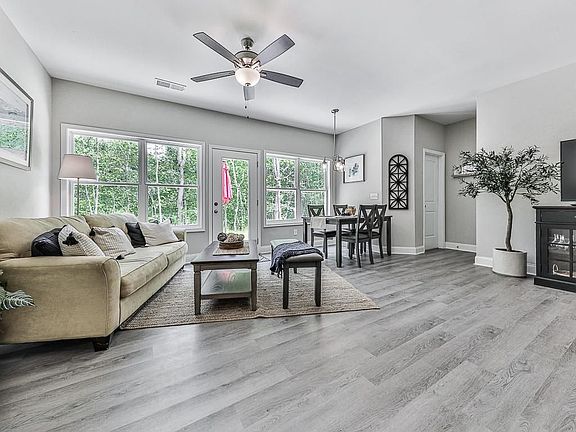 3rd image of 24 Hood Park Ct