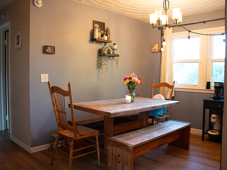 1613 Loren Cres — Photo 9
