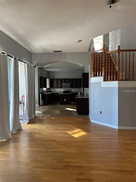 4 bed, 4.5 bath, 4164 sqft, $3,800 — Photo 3