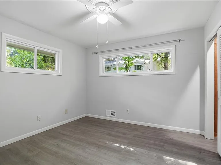 2209 Cherring Ln — Photo 9