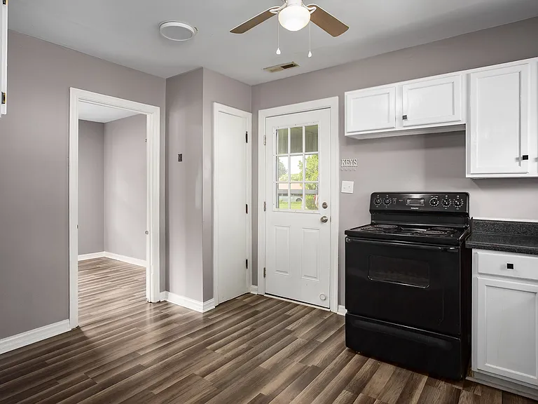 4126 Eastwood Dr — Photo 7