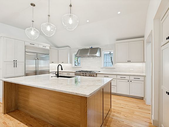 5th image of 4039 Fawnhollow Dr