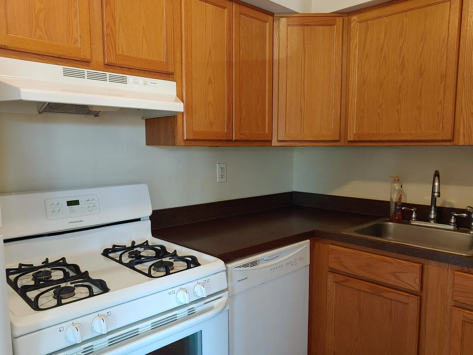 37 Aston Ct — Photo 2