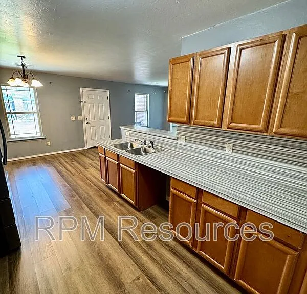 7404 Park Meadow Dr — Photo 11