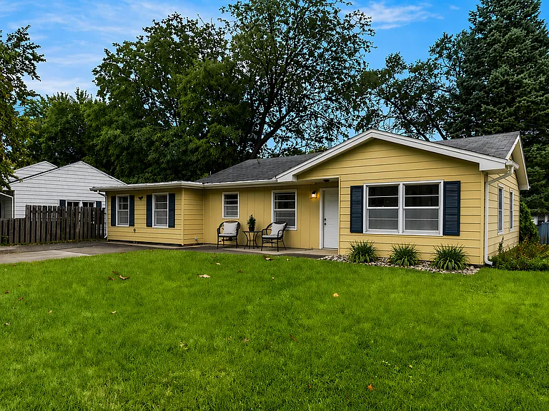 2115 Ferndale Ave — Photo 1